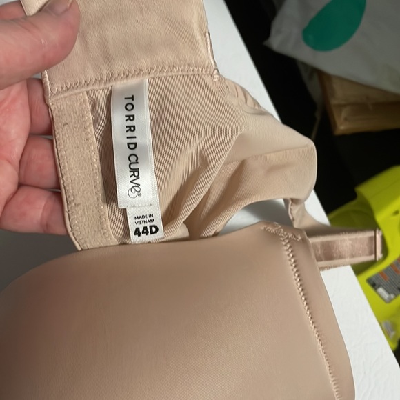 Gently used Torrid plunge bra worn maybe 5 times. Back smoother - Picture 2 of 4